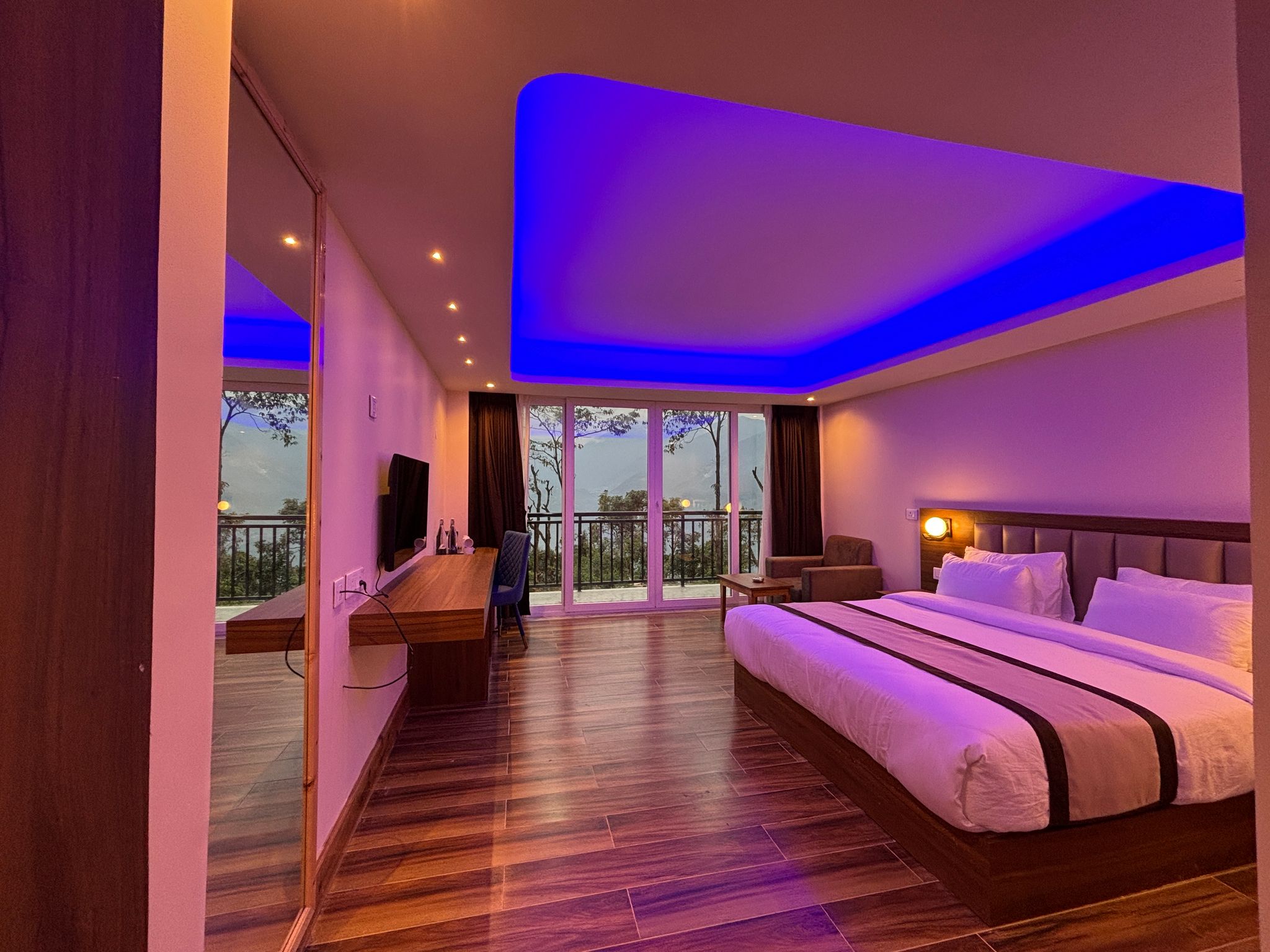 Wisteria Crystal Manor Valley Room 8