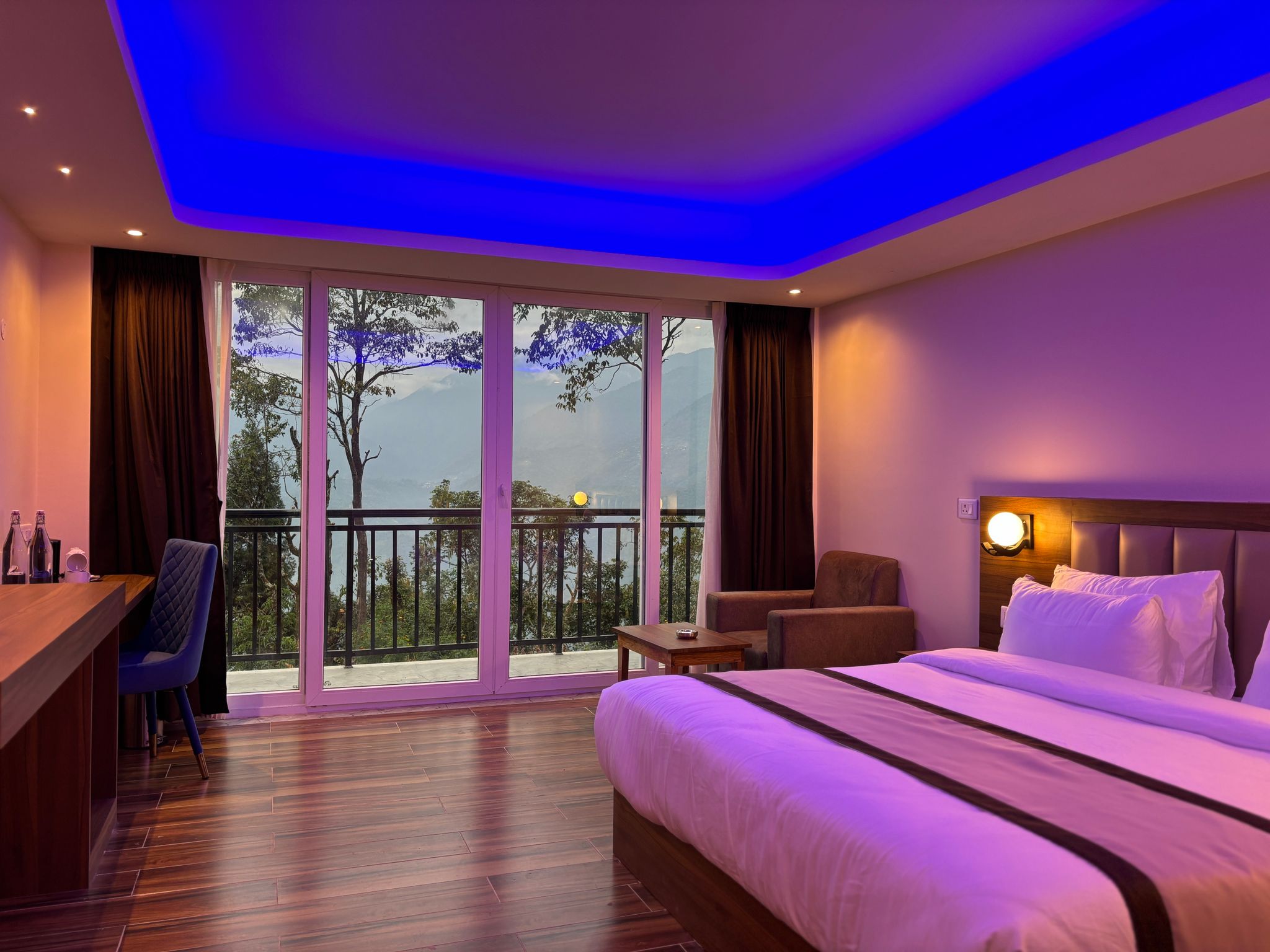 Wisteria Crystal Manor Valley Room