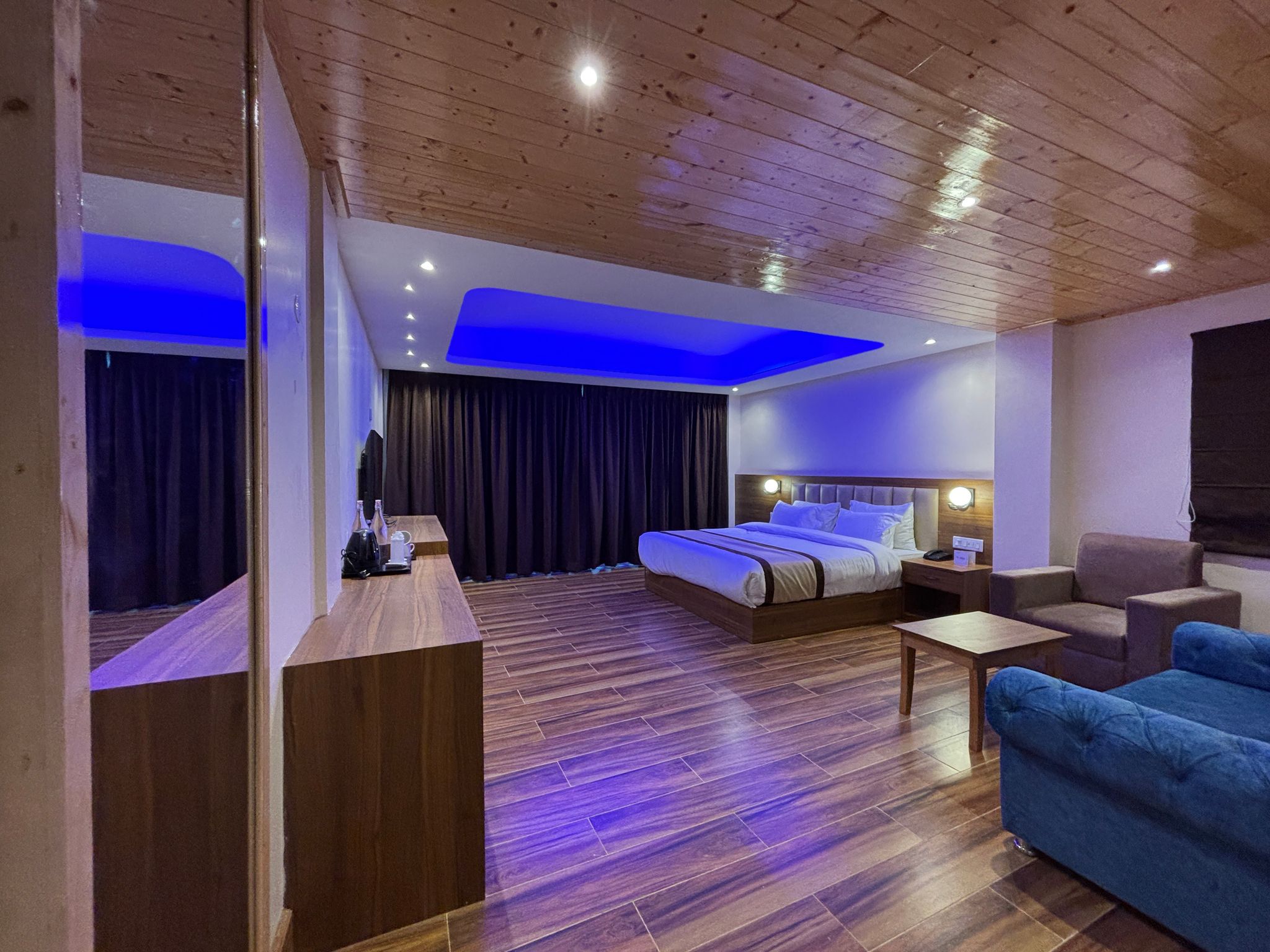 Wisteria Crystal Manor Valley Room 4