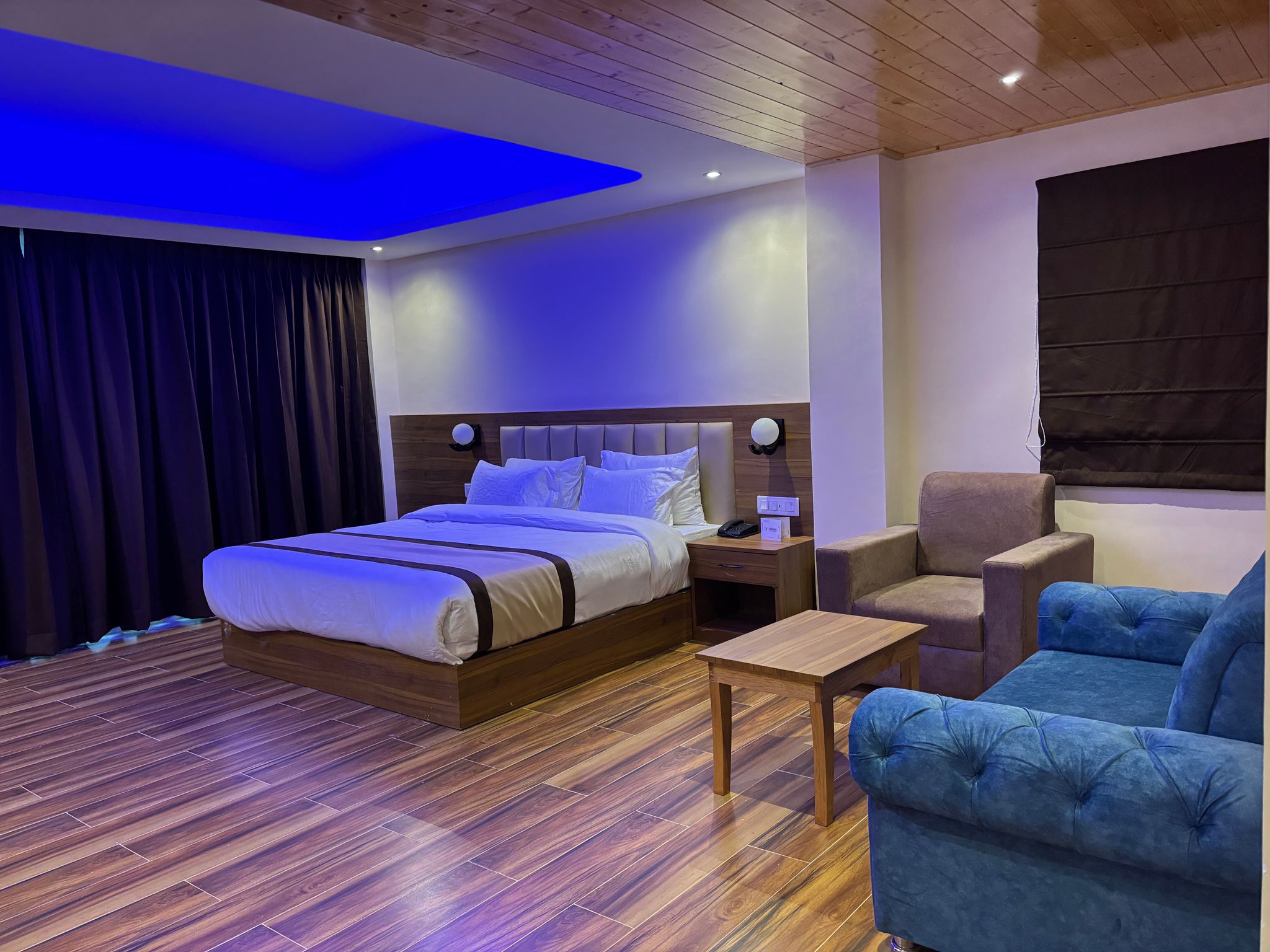 Wisteria Crystal Manor Valley Room 3