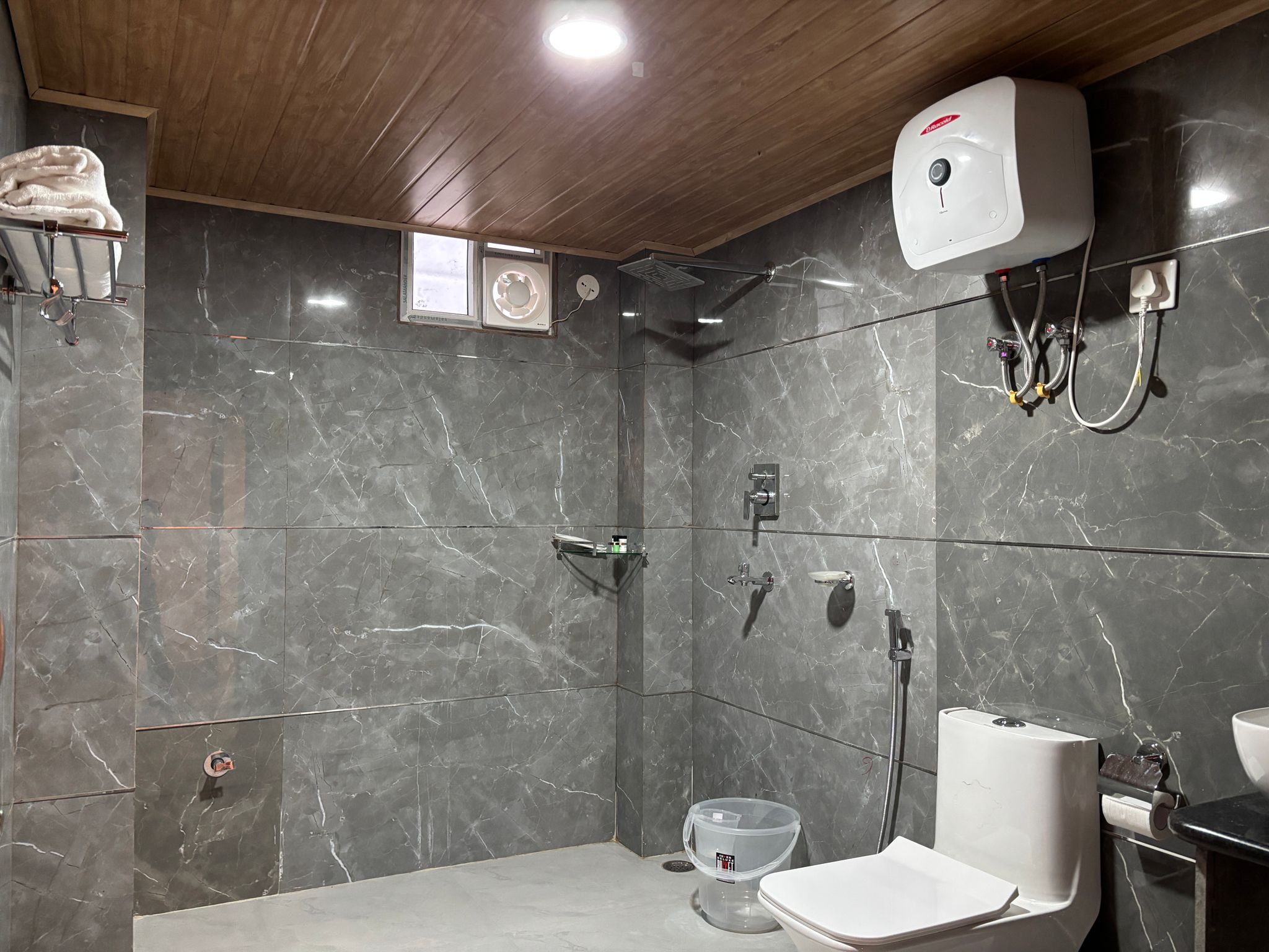 Wisteria Crystal Manor Valley Room 6