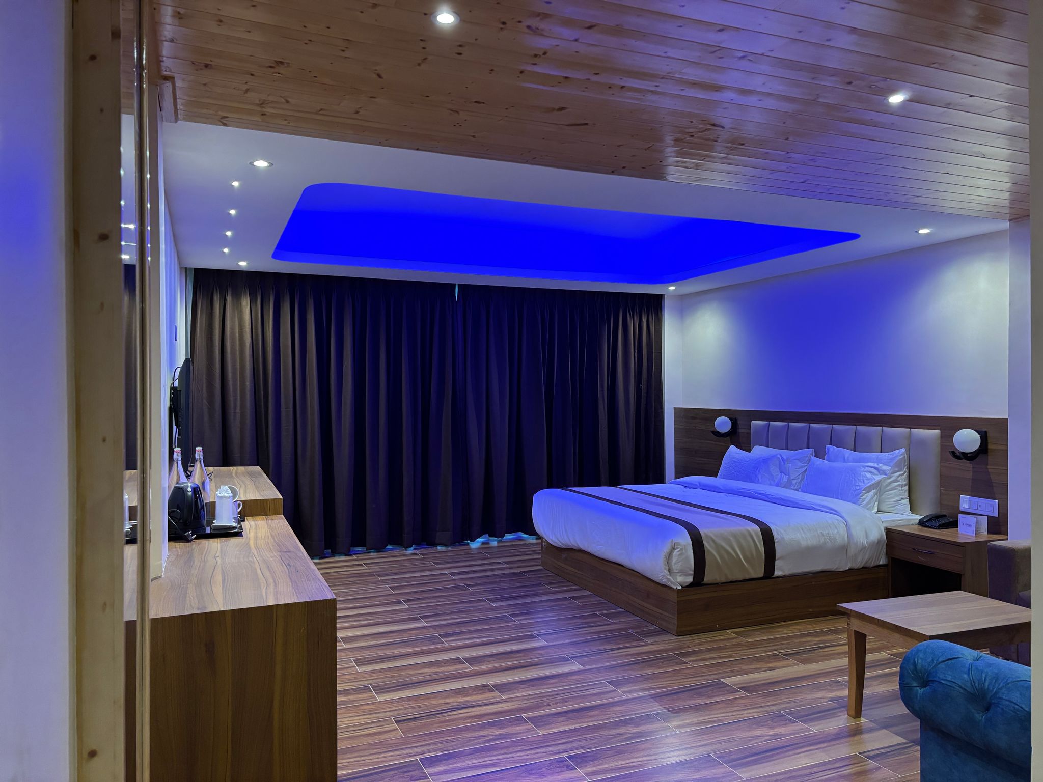 Wisteria Crystal Manor Valley Room 2