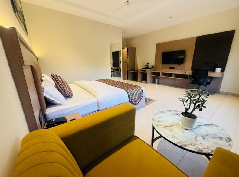 Deluxe King Bed with Hill View