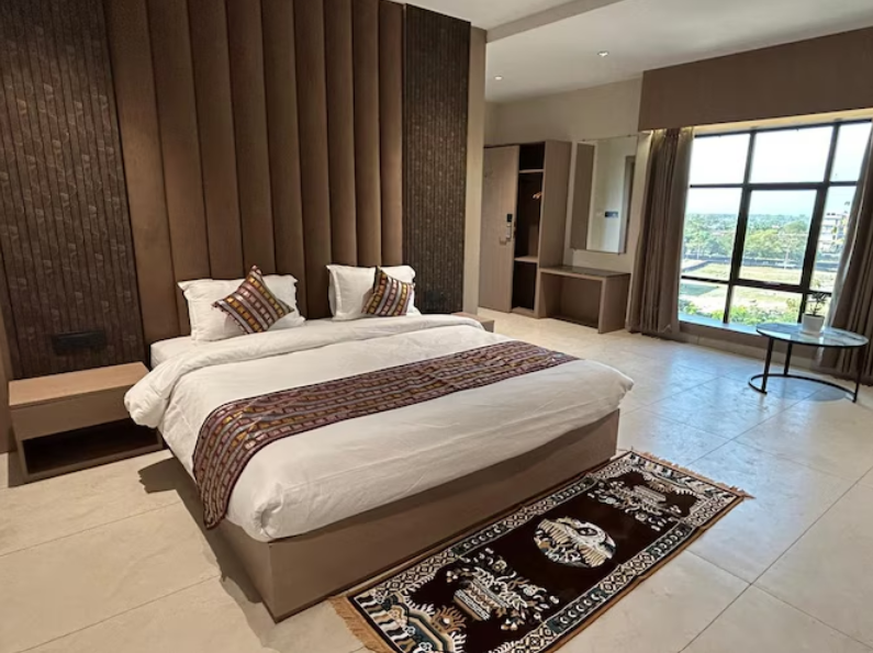 Deluxe King Bed with Hill View