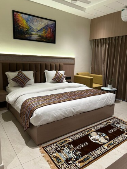 Deluxe King Bed with Hill View