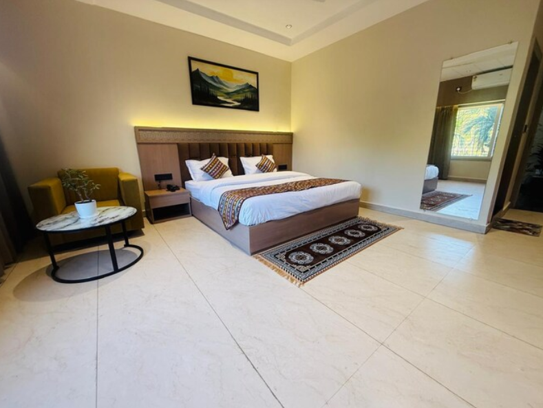 Deluxe King Bed with Hill View