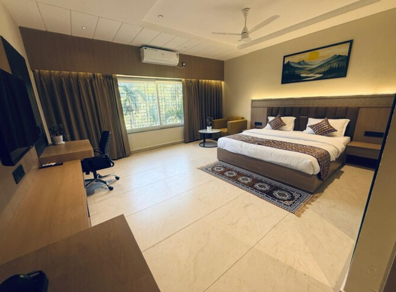 Deluxe King Bed with Hill View