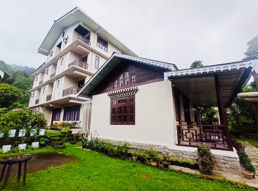 Tripoo Rhisum the Haapo retreat