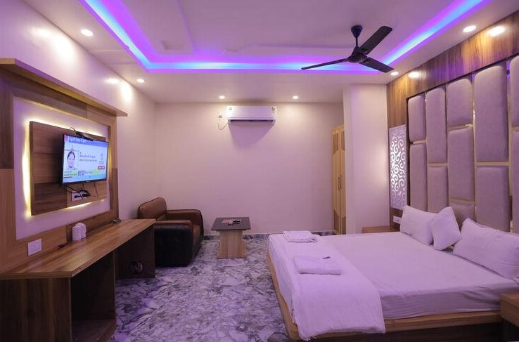 Deluxe with Balcony Pool View