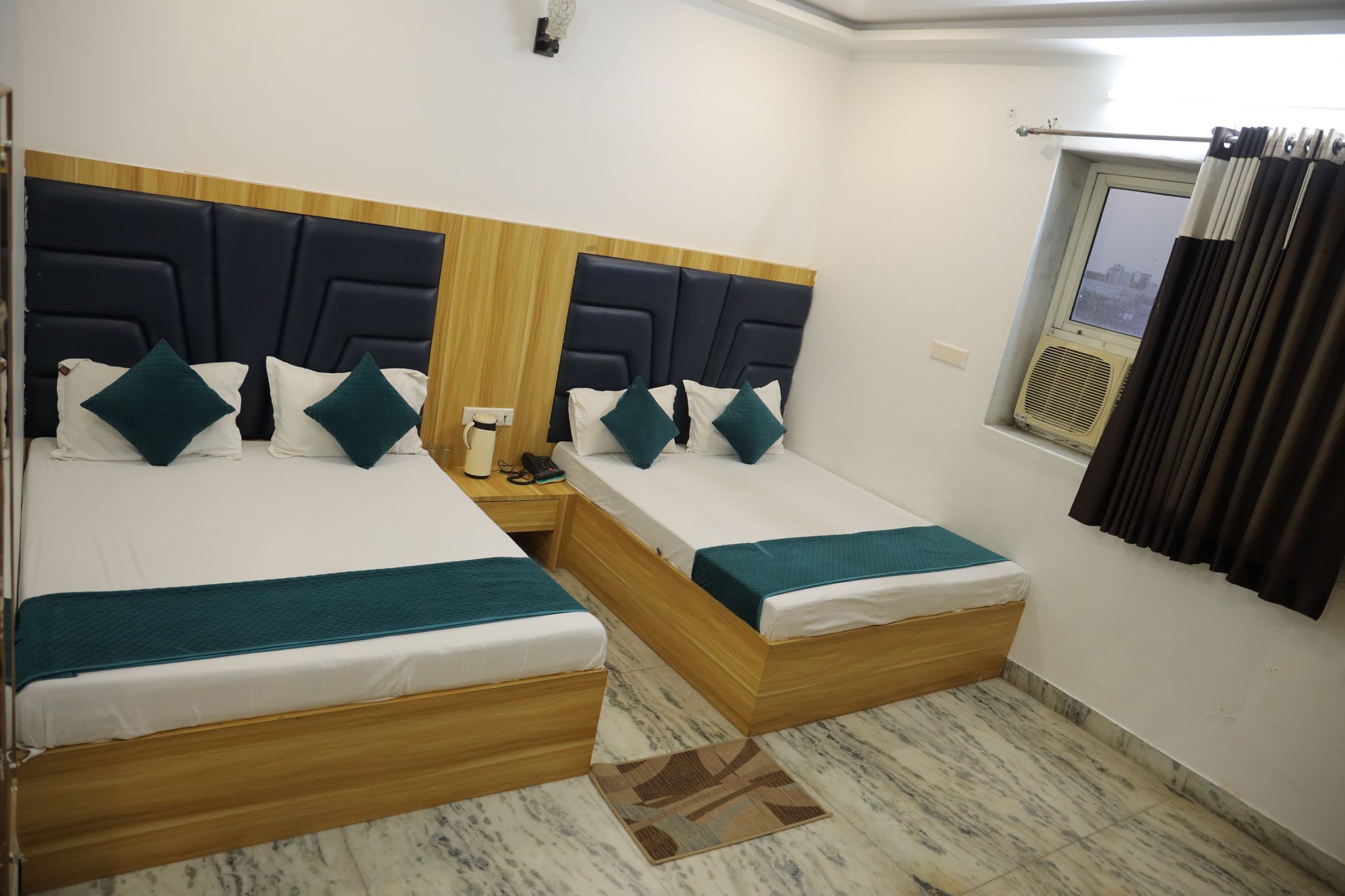 Hotel Chandra Garden - Near Daan Ghati Temple, Goverdhan ( Girraj Ji Temple) FAMILY ROOM 4