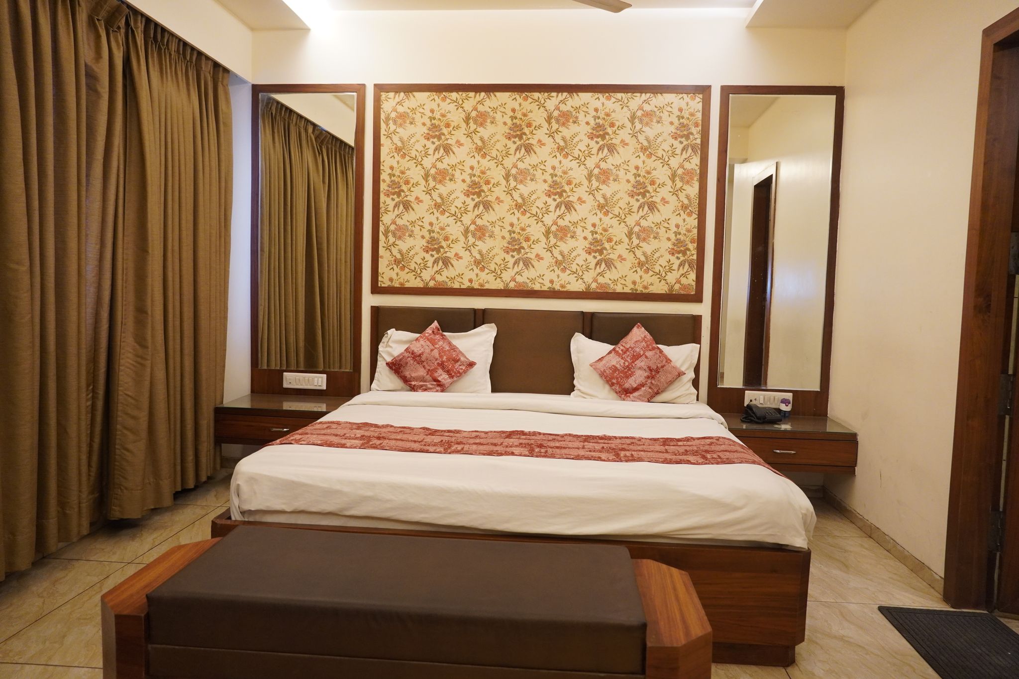 Soonstay Hotel Surya Deluxe Room