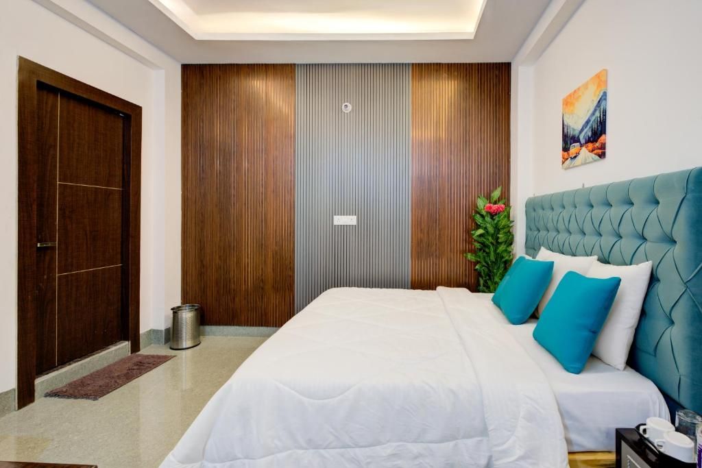 Amara Inn Deluxe room 2