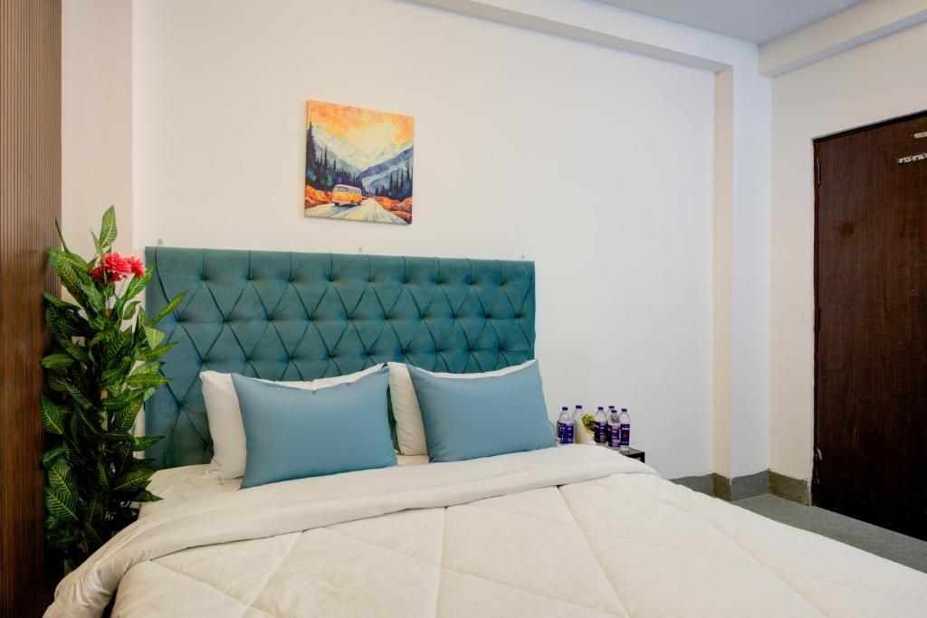 Amara Inn Deluxe room 10