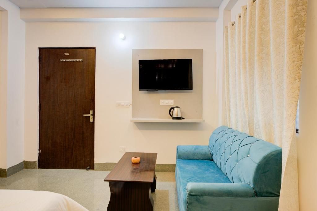 Amara Inn Deluxe room 7