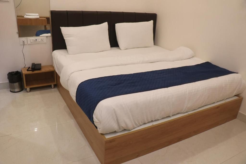 HOTEL LAKHDAATAR Super Deluxe Room