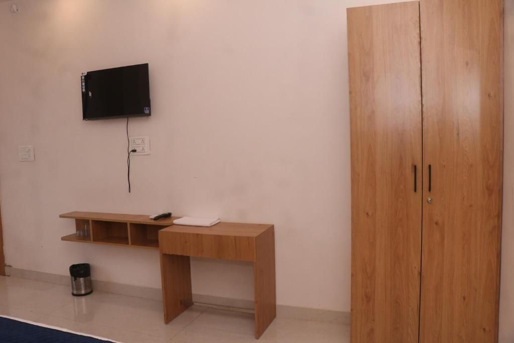 HOTEL LAKHDAATAR Deluxe Room 2