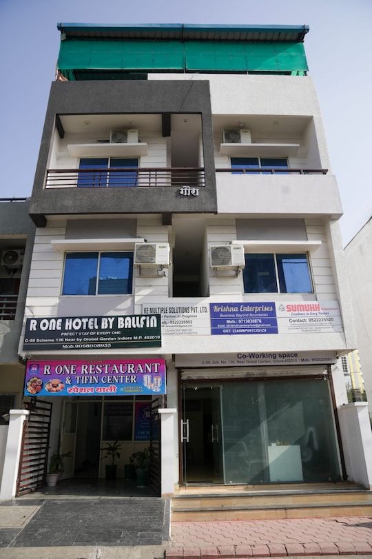 R One Hotel By Ballfin
