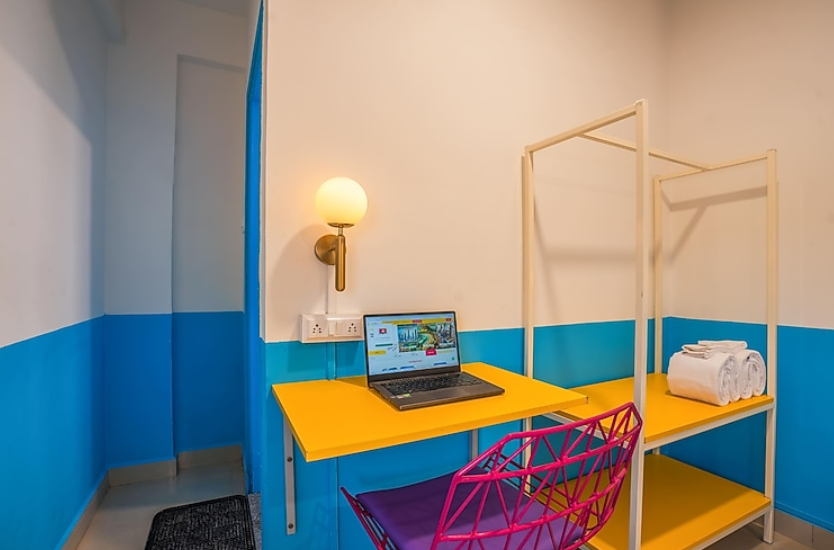 goSTOPS Bengaluru, Indiranagar - Private Rooms & Dorms Deluxe Private AC Room with Ensuite Bathroom 4