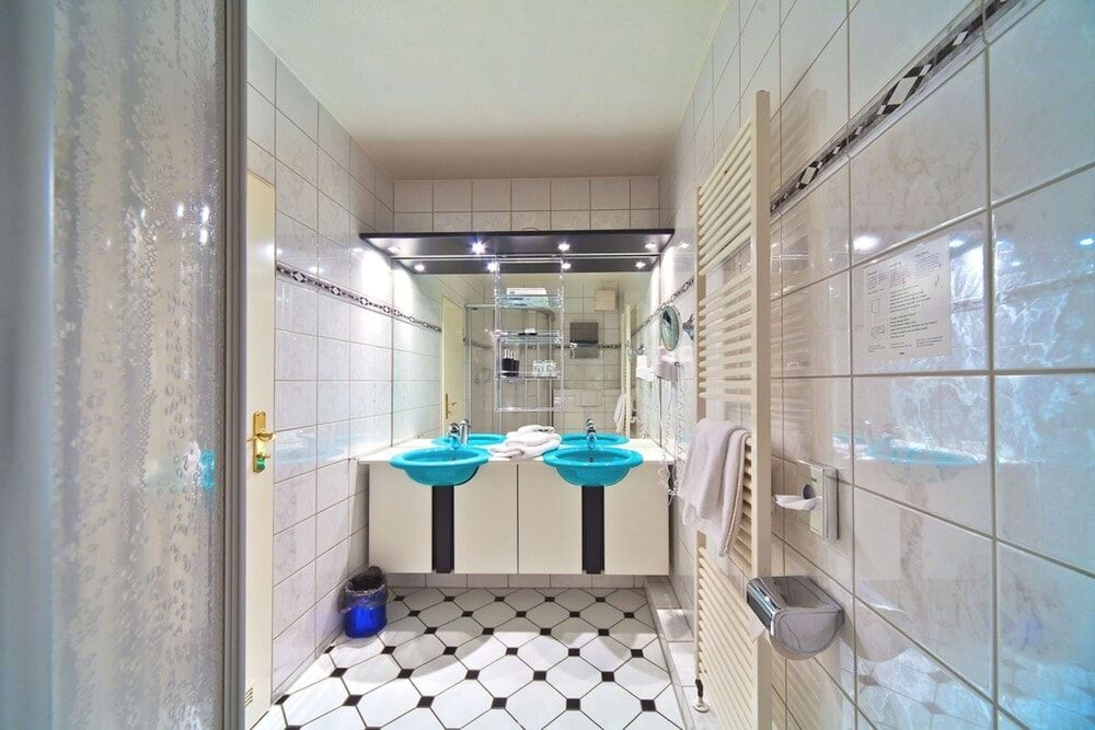 Suite, Balcony