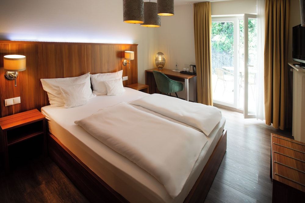 Double Room, Mountain View (Budget)