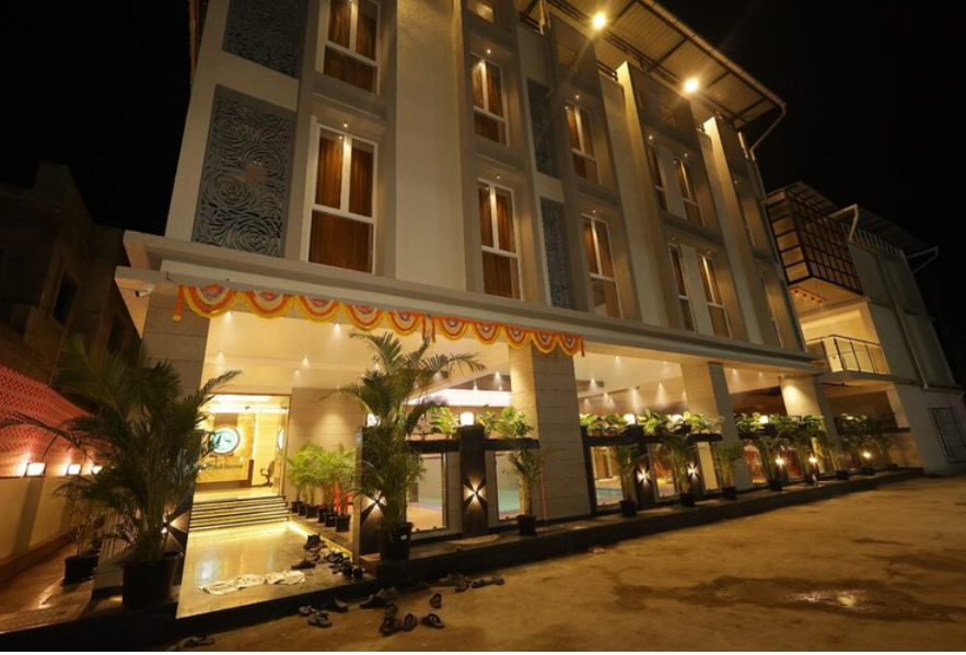 Sea Pearl Retreat Standard 2