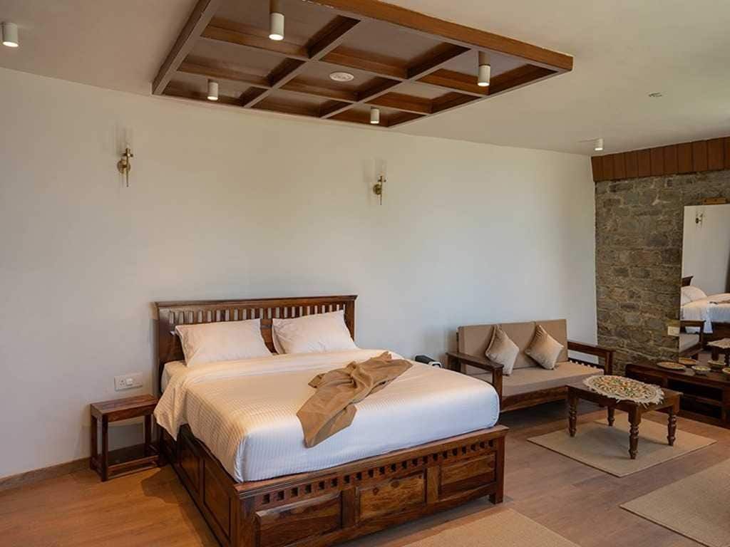 EXECUTIVE SUITE WITH BALCONY