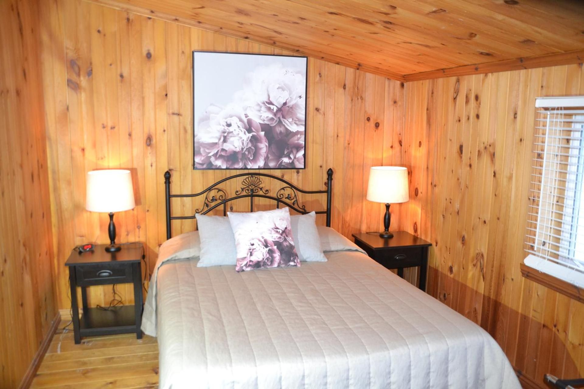 Auberge Papillon Lune Queen Room