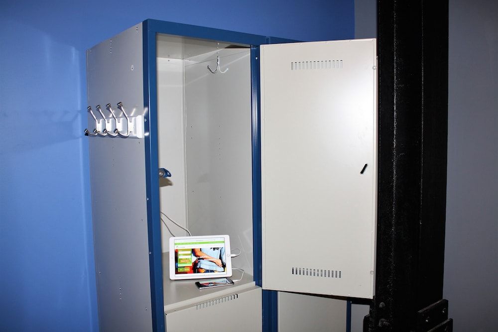 Apple Hostels Single Bed in Male Dorm (4-Bed) 4