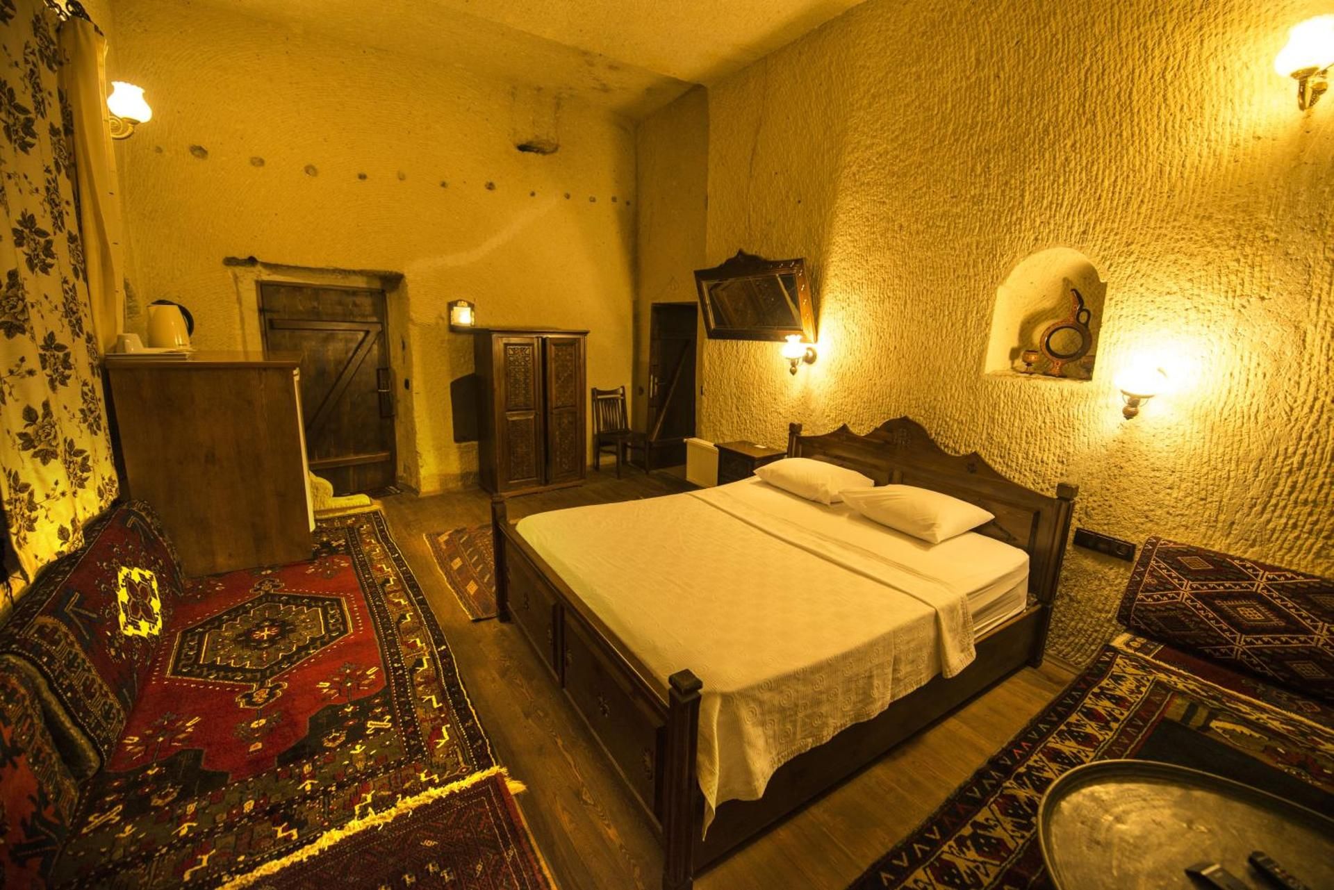 Vineyard Cave Hotel Deluxe Cave Room 2