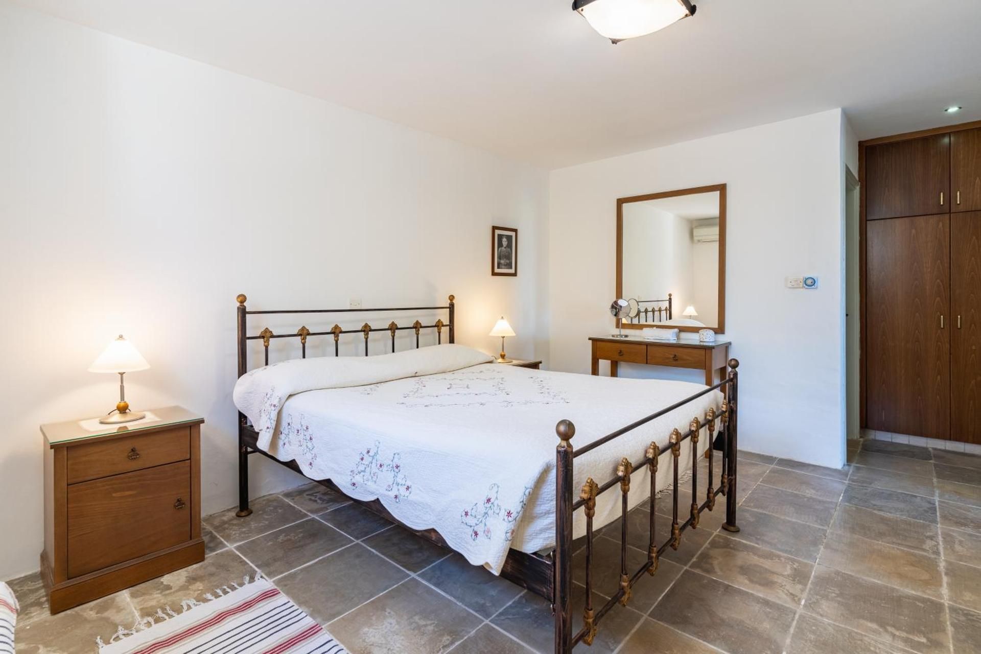 Aunt Maria's One-Bedroom Apartment 3