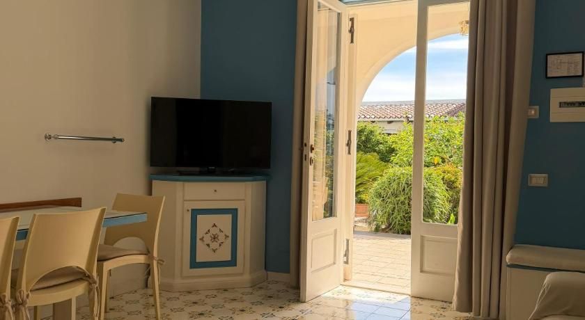Hotel Residence Mendolita One-Bedroom Apartment 10