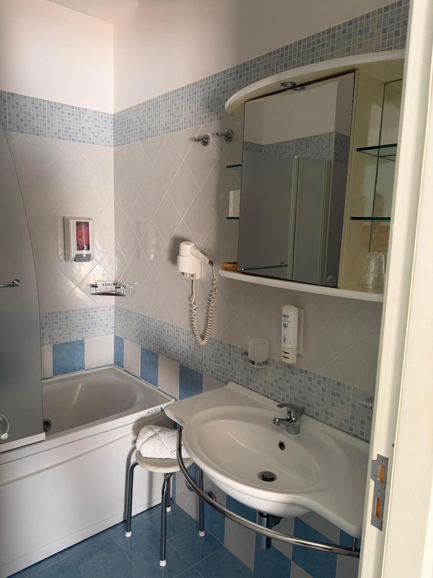 Hotel Residence Mendolita Studio (3 Adults) 14