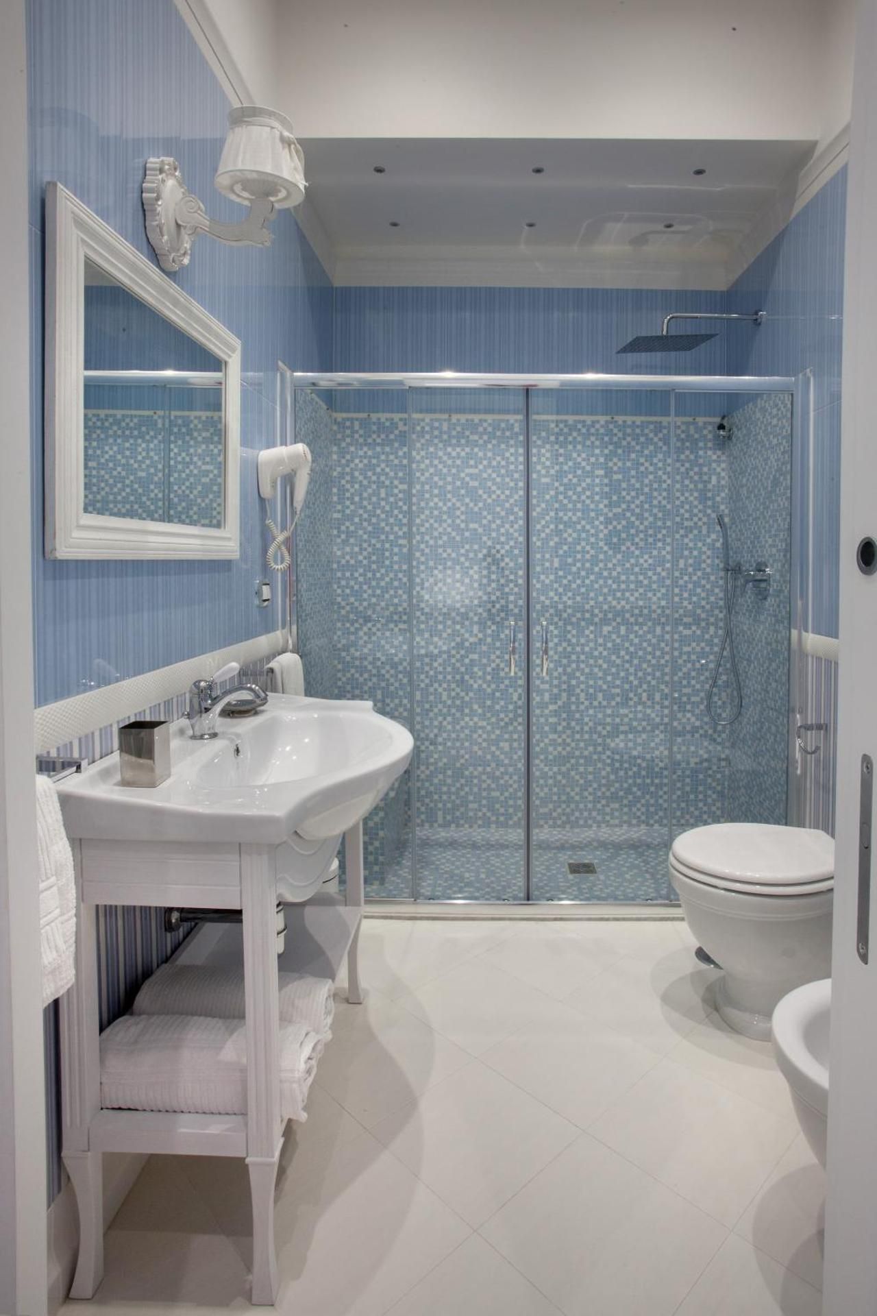 Domus Rosa Double Room with Balcony 11