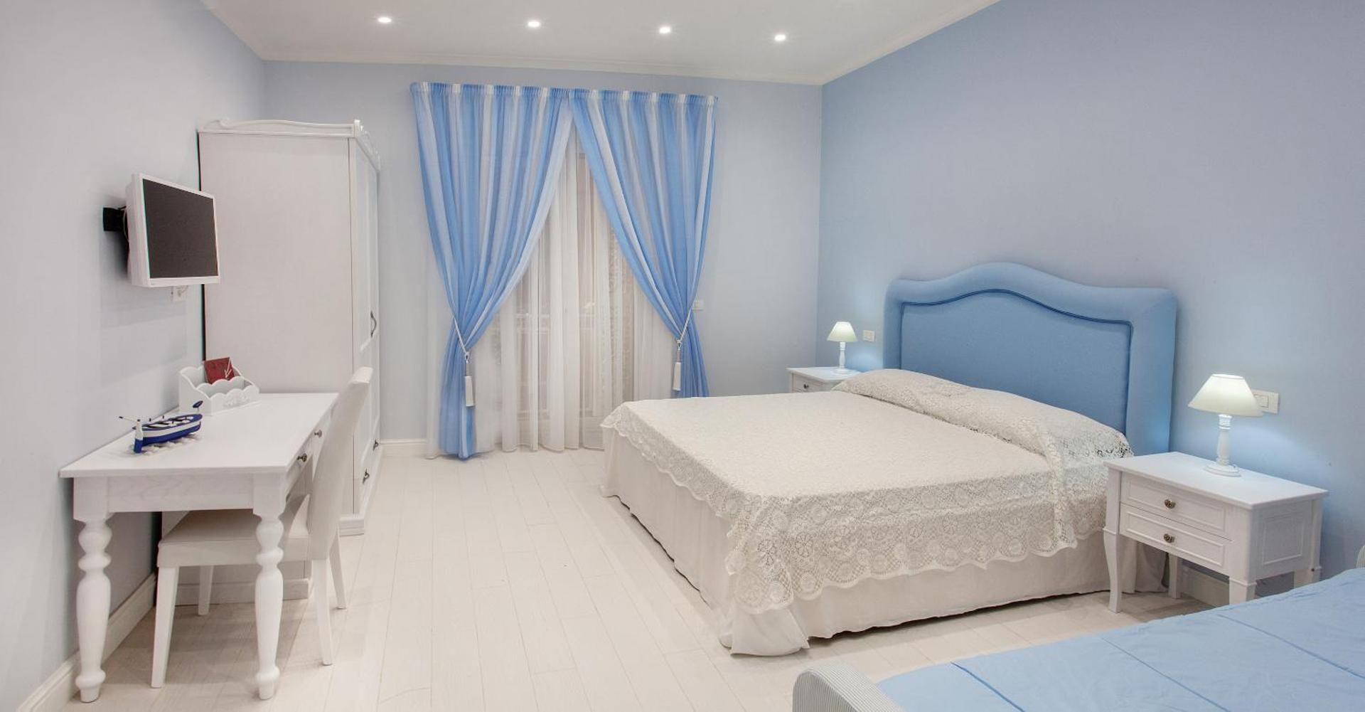 Domus Rosa Double Room with Balcony 5