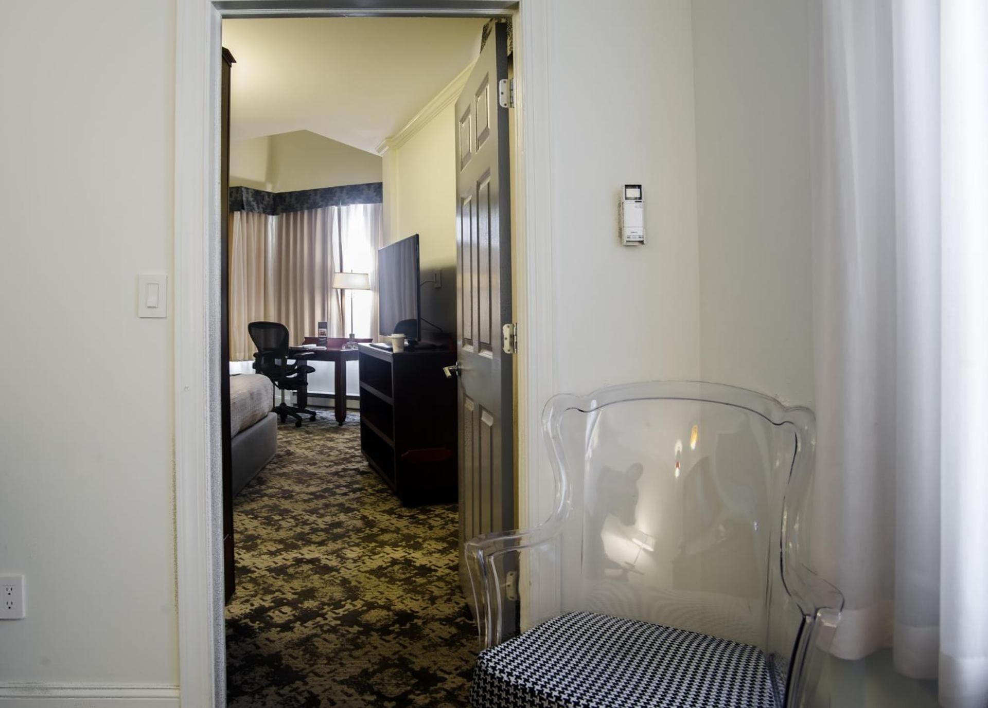 Chestnut Hill Hotel King Suite 3