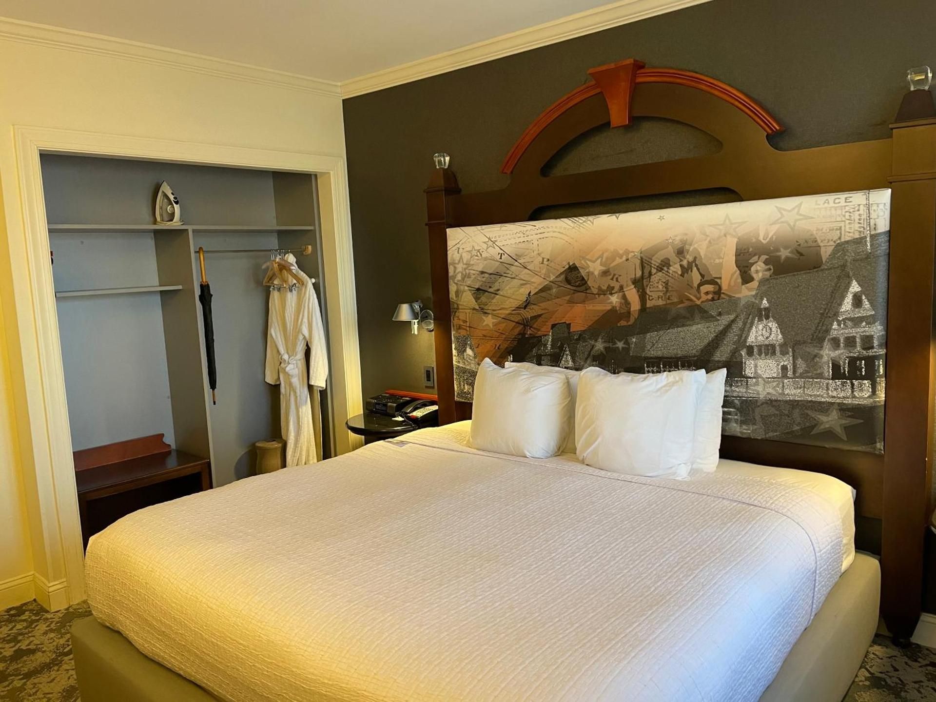 Chestnut Hill Hotel King Room - Disability Access 2