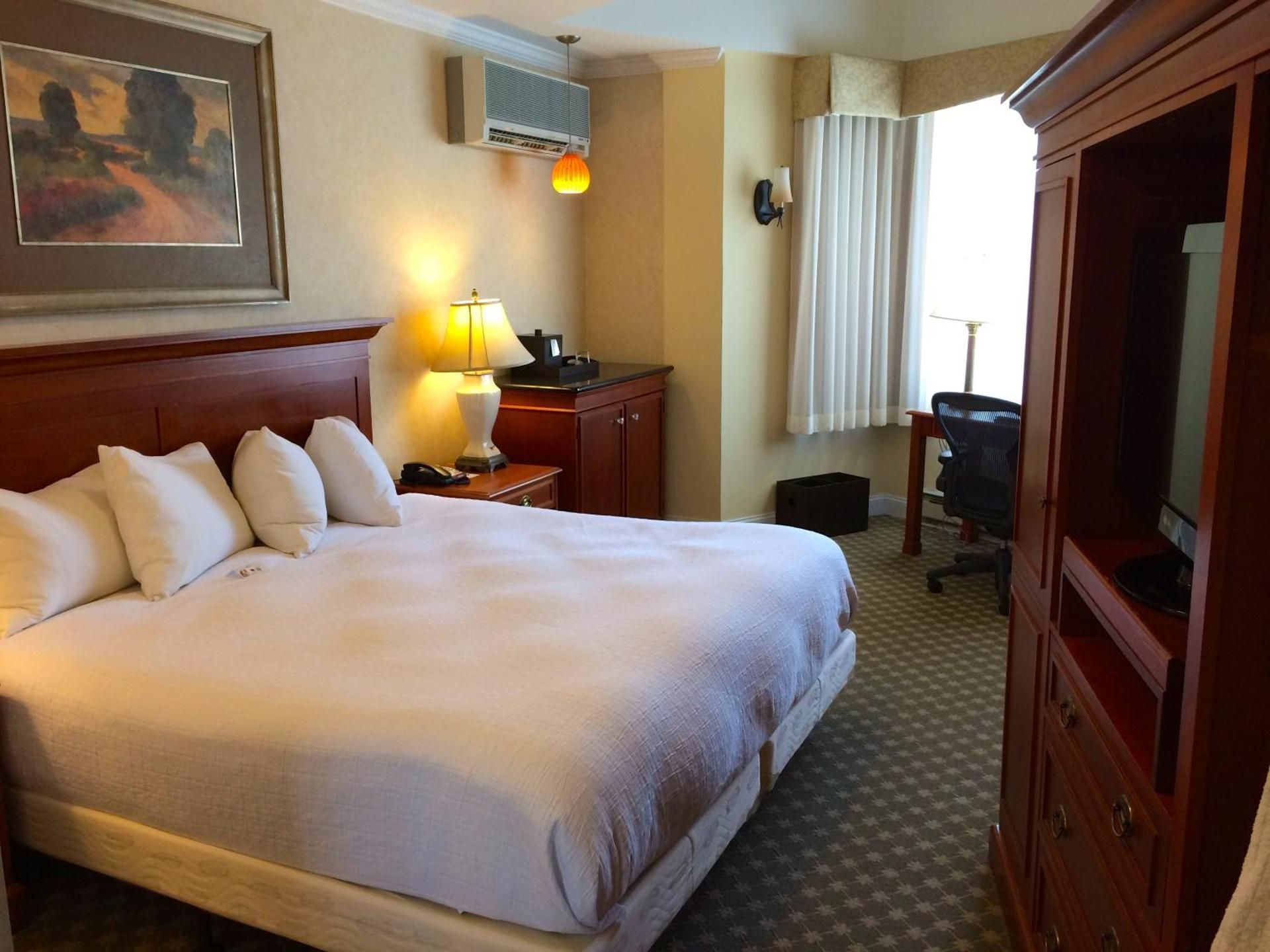 Chestnut Hill Hotel King Suite