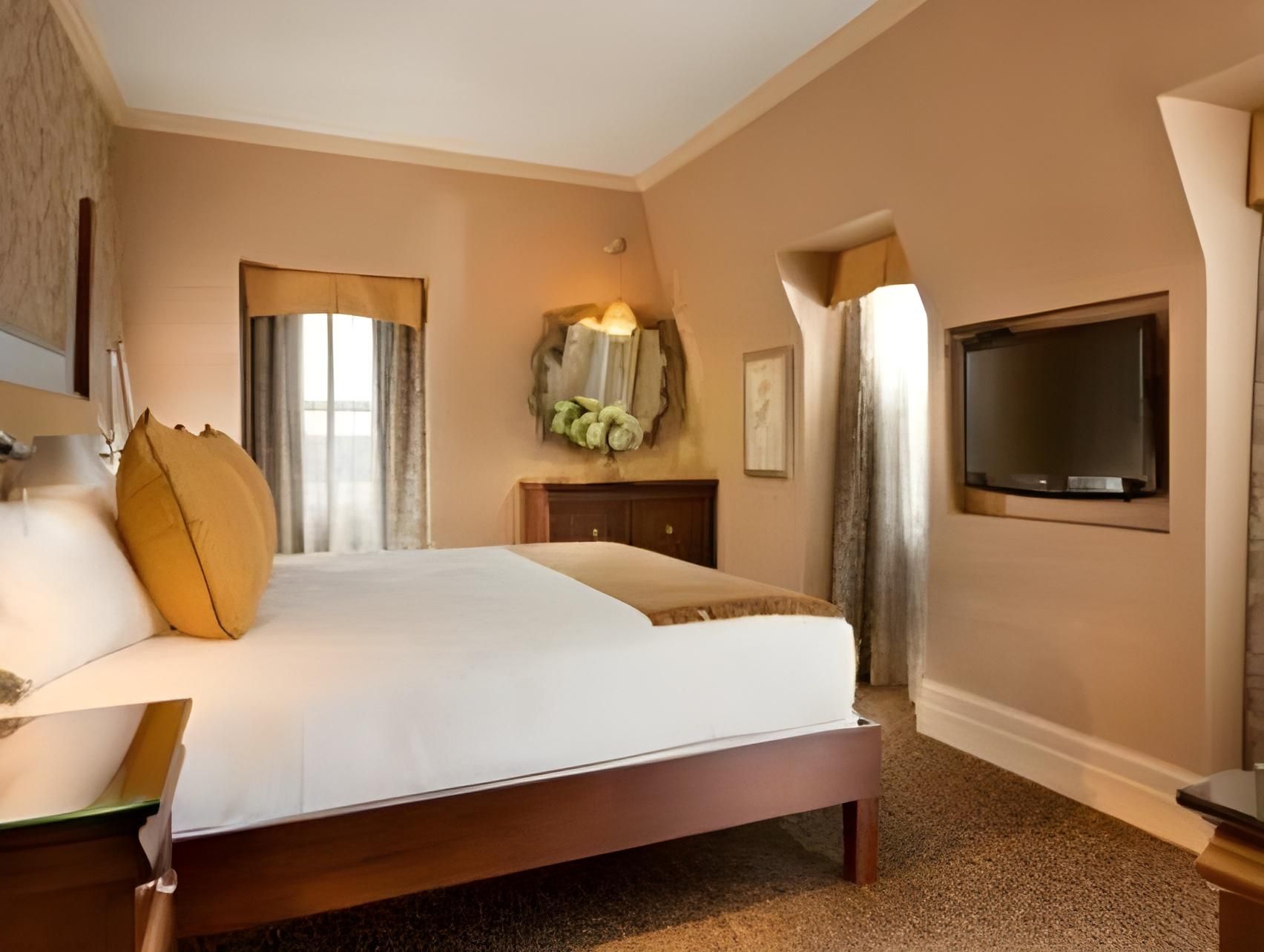 Chestnut Hill Hotel King Room 3