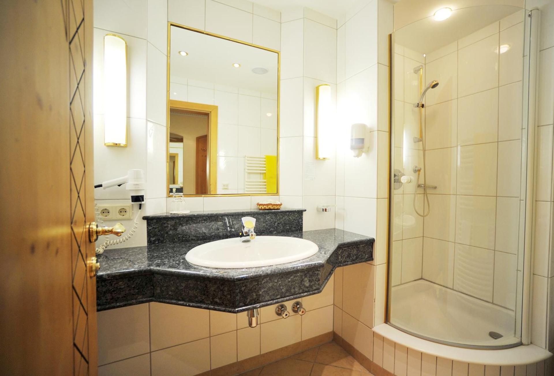 Thermal-Badhotel Kirchler Large Double Room 2