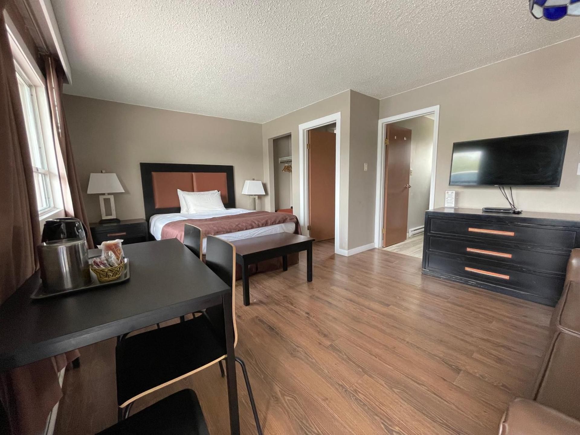 Deluxe One-Bedroom Suite