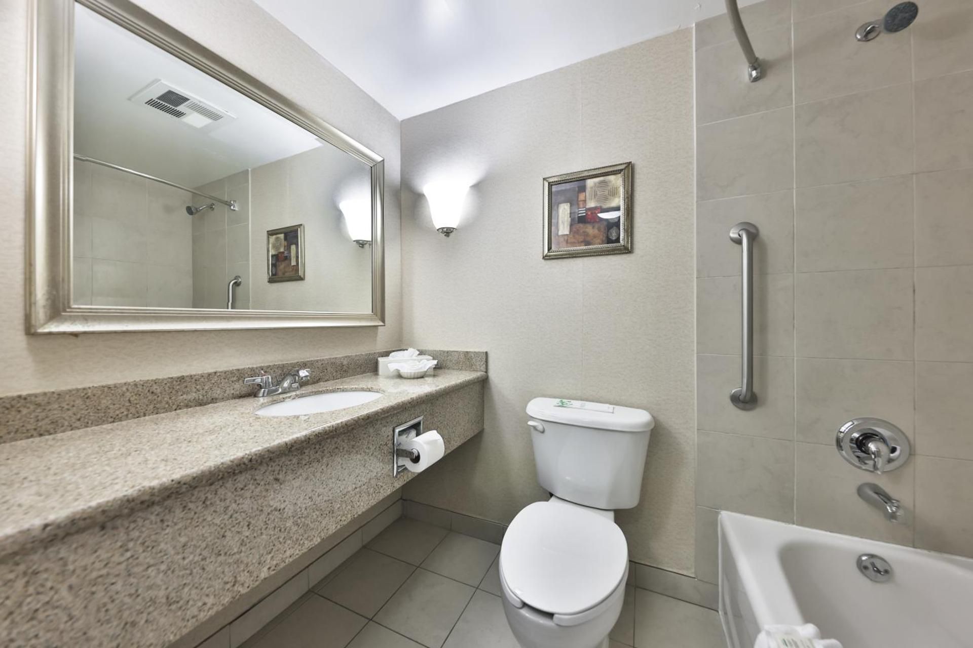 Admiral Inn Mississauga King Room 3