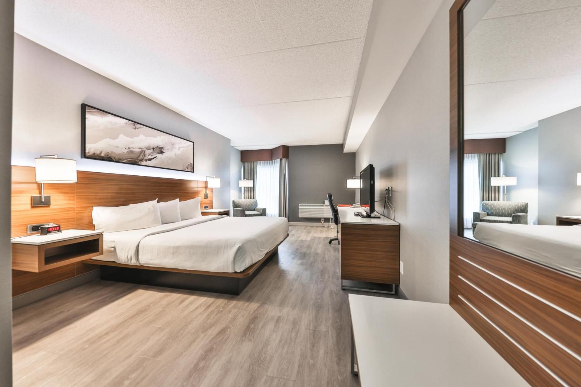 Admiral Inn Mississauga King Room