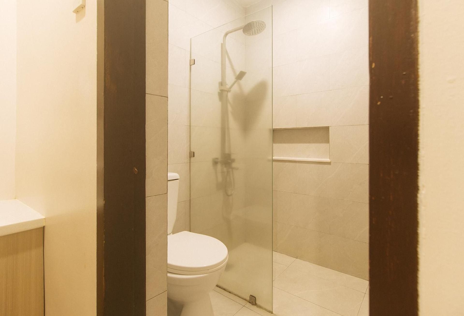 Elyseah Condotel by RedDoorz Standard Room 2