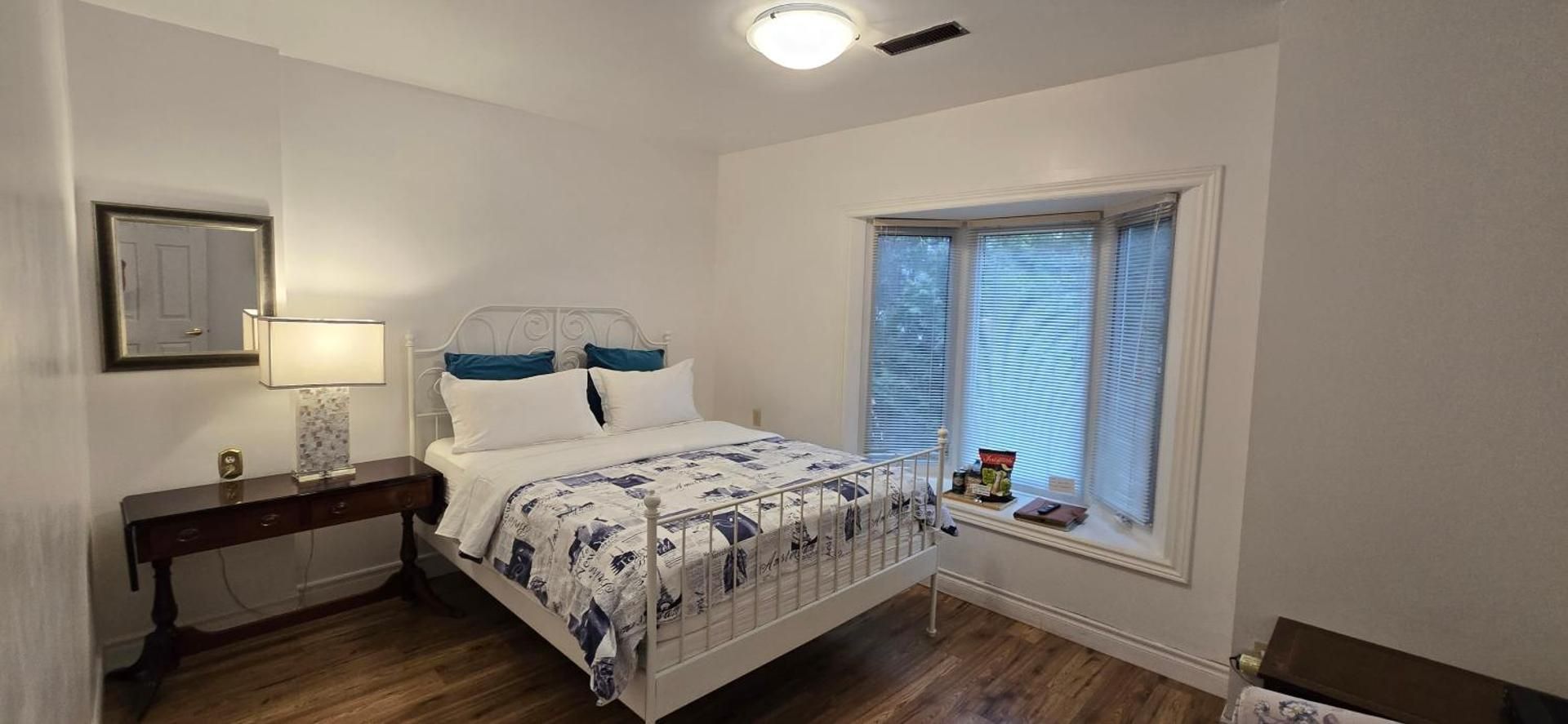 Margie Townhome Suites Superior One-Bedroom Suite with External Private Bathroom 2