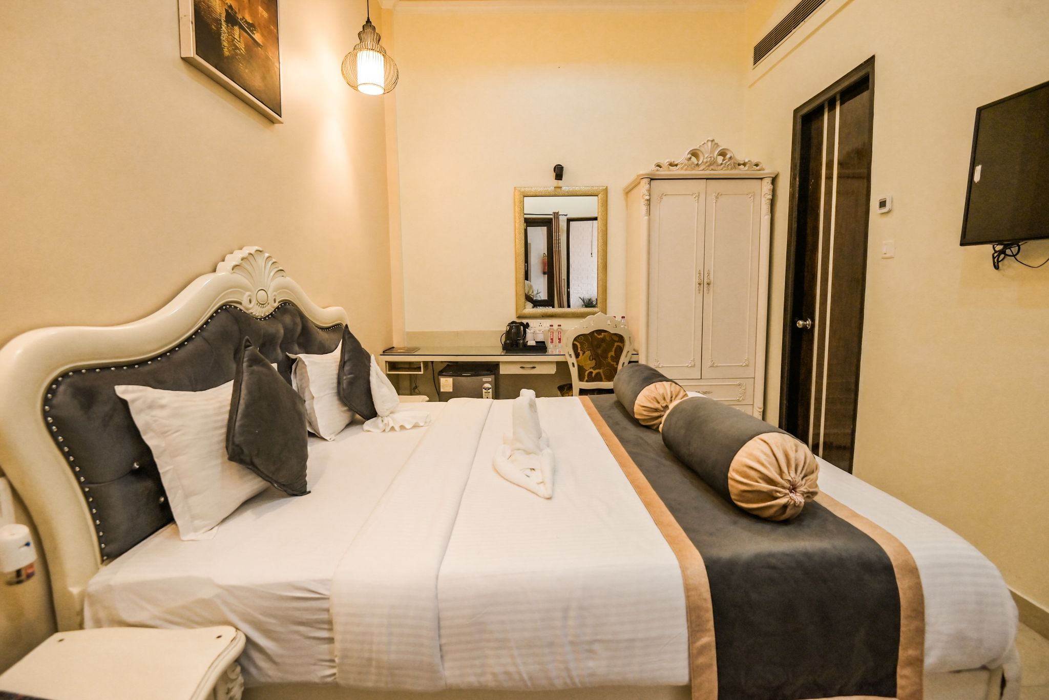 Shree Ganesha Palace Premium Deluxe Room 3