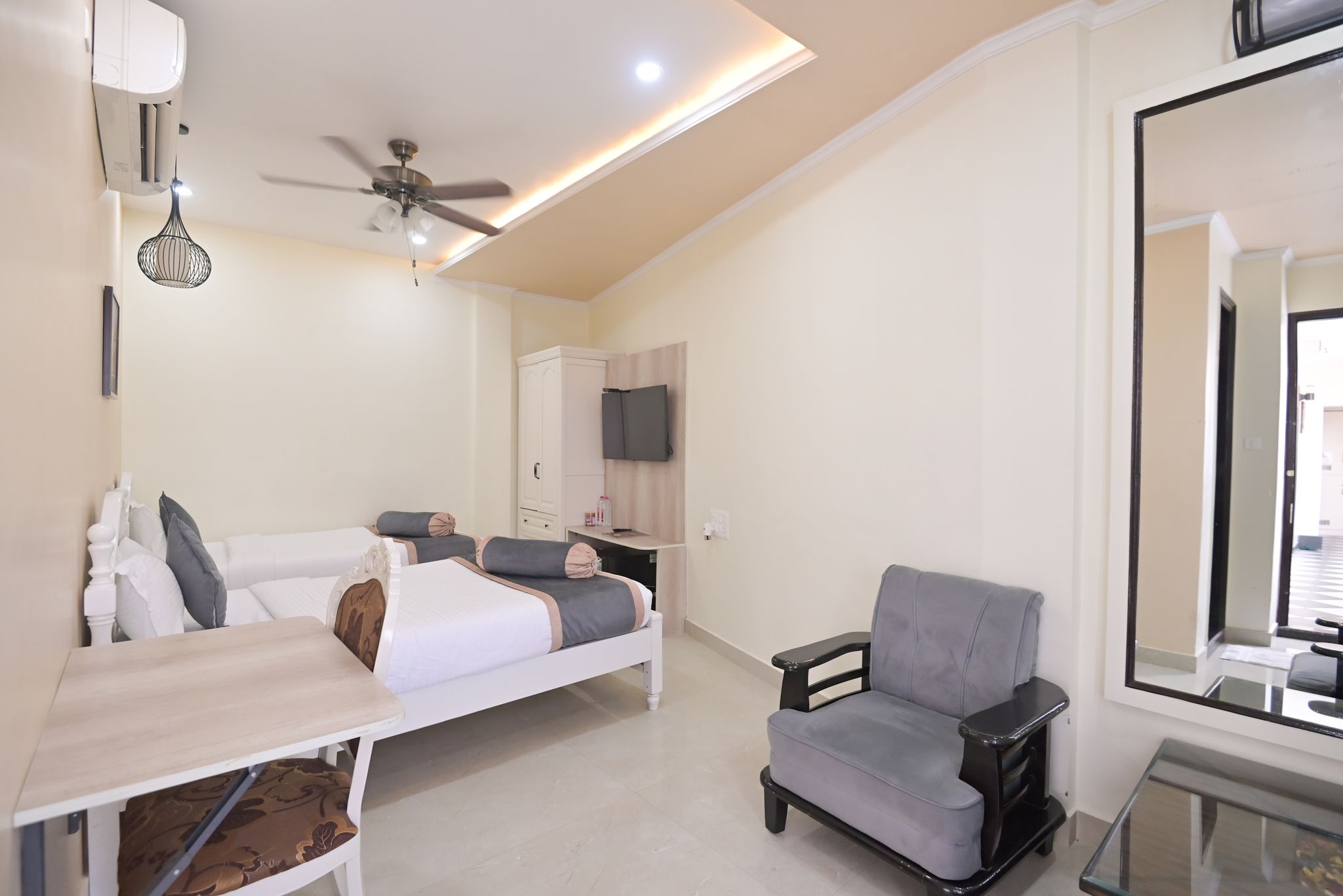 Shree Ganesha Palace Premium Deluxe Twin Room 3