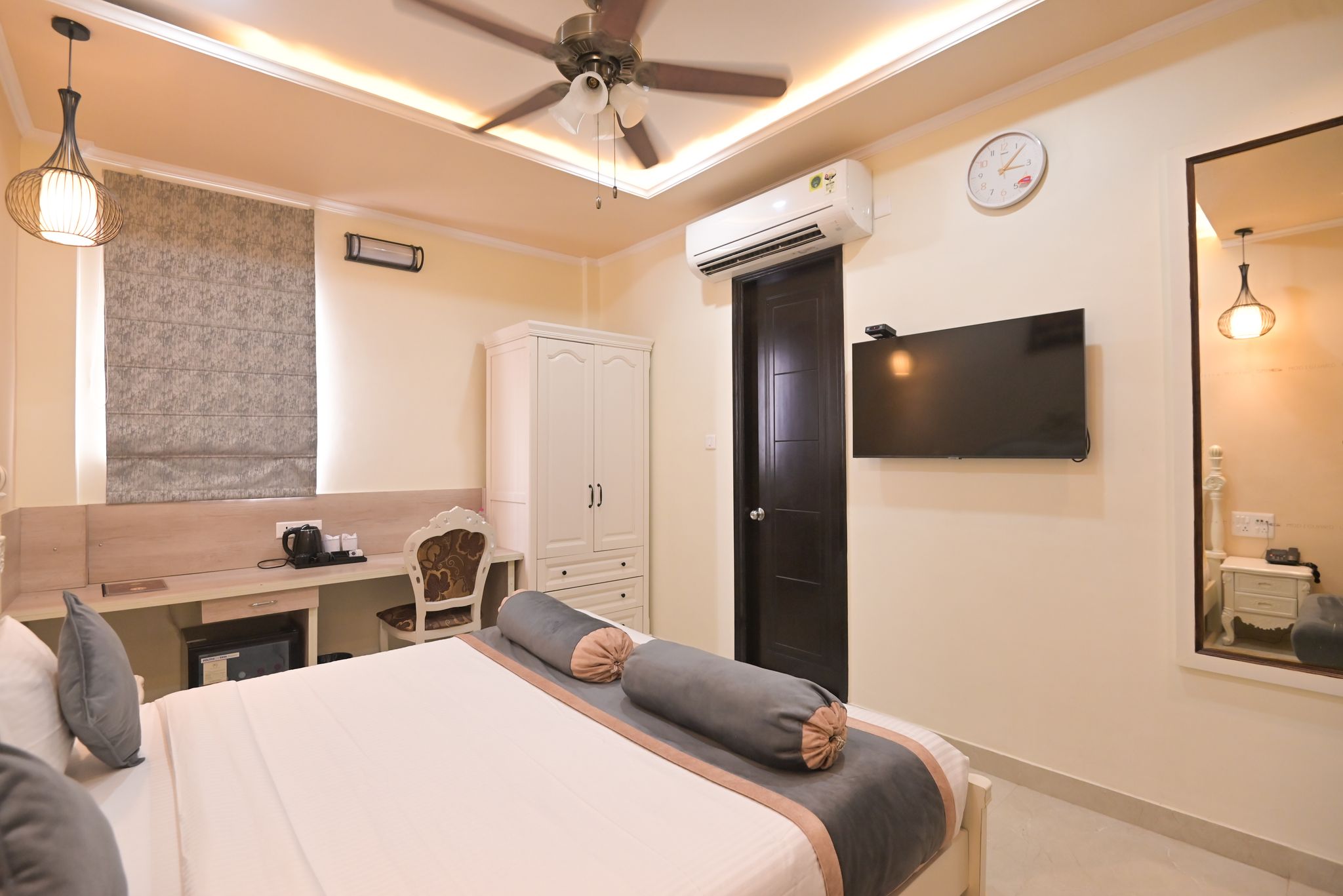 Shree Ganesha Palace Premium Deluxe Room 12