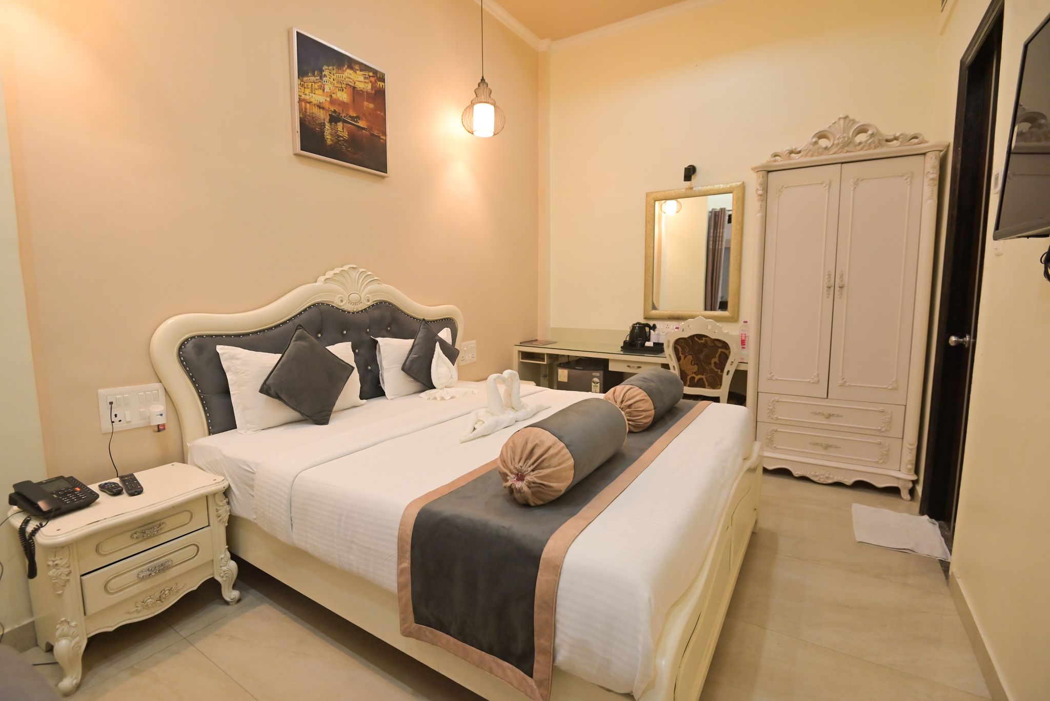 Shree Ganesha Palace Premium Deluxe Room 15