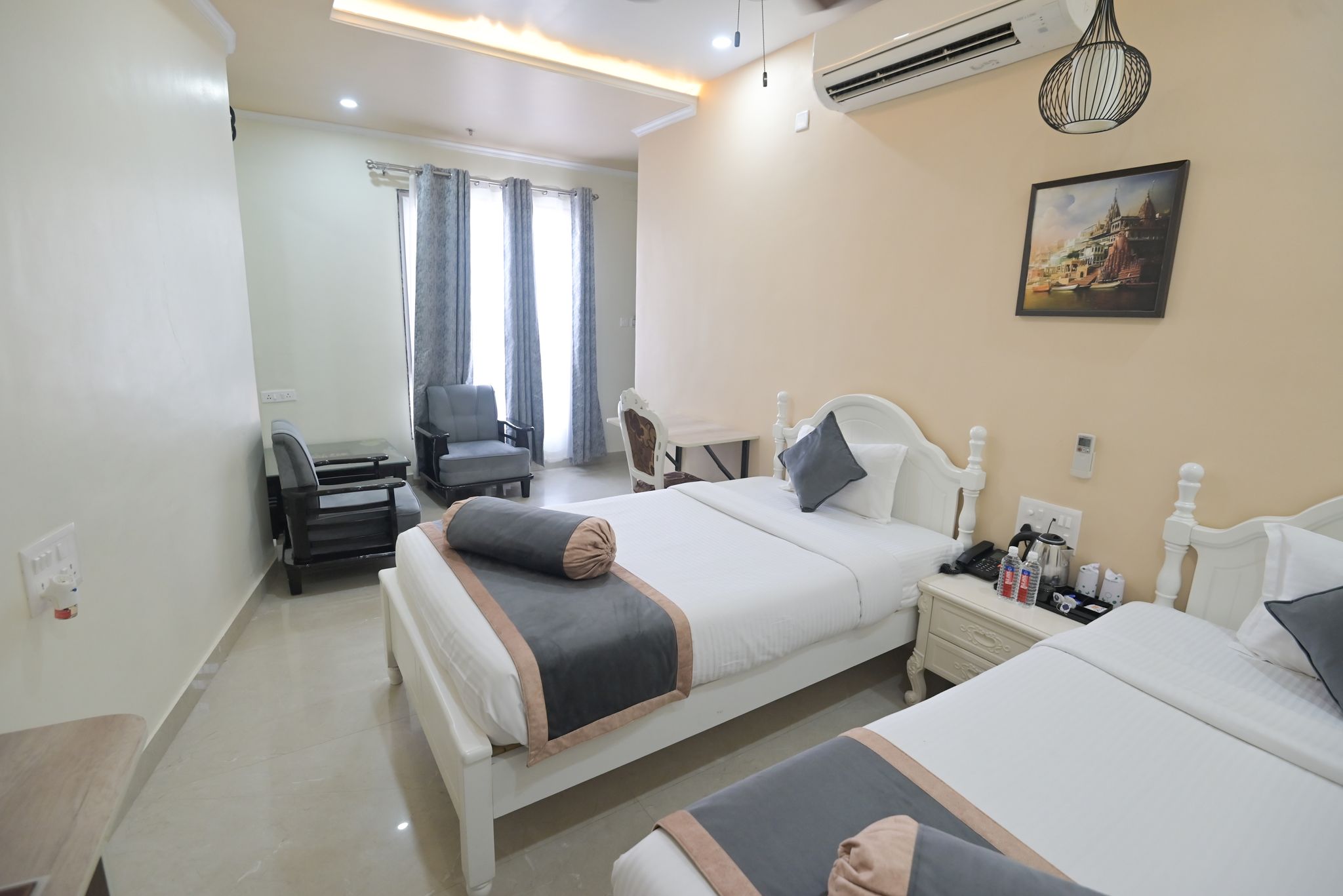 Shree Ganesha Palace Premium Deluxe Twin Room 8