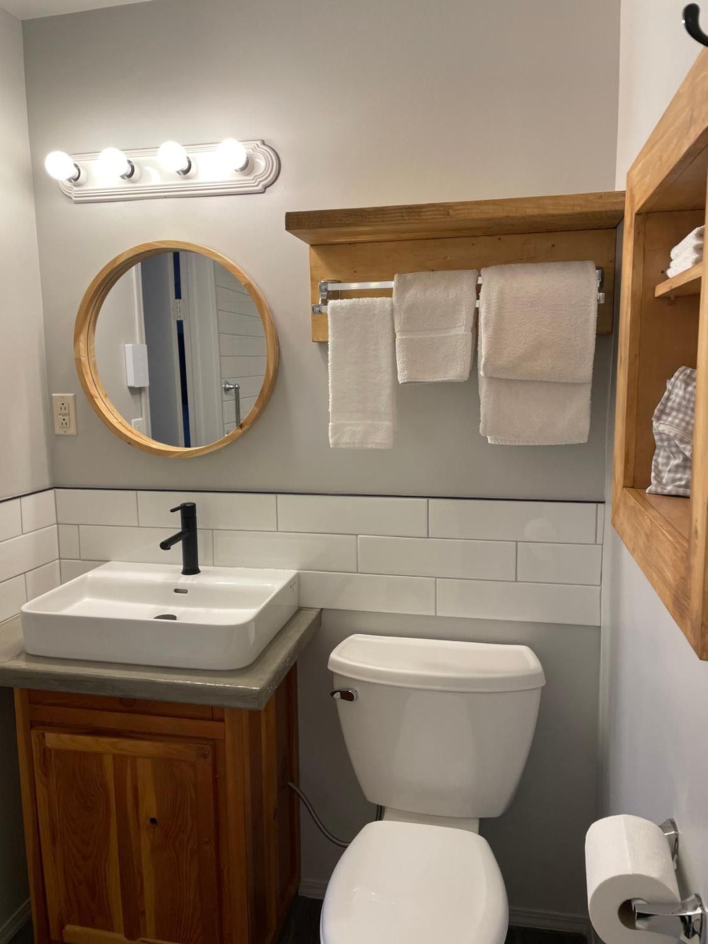 Pinewood Inn One-Bedroom Suite